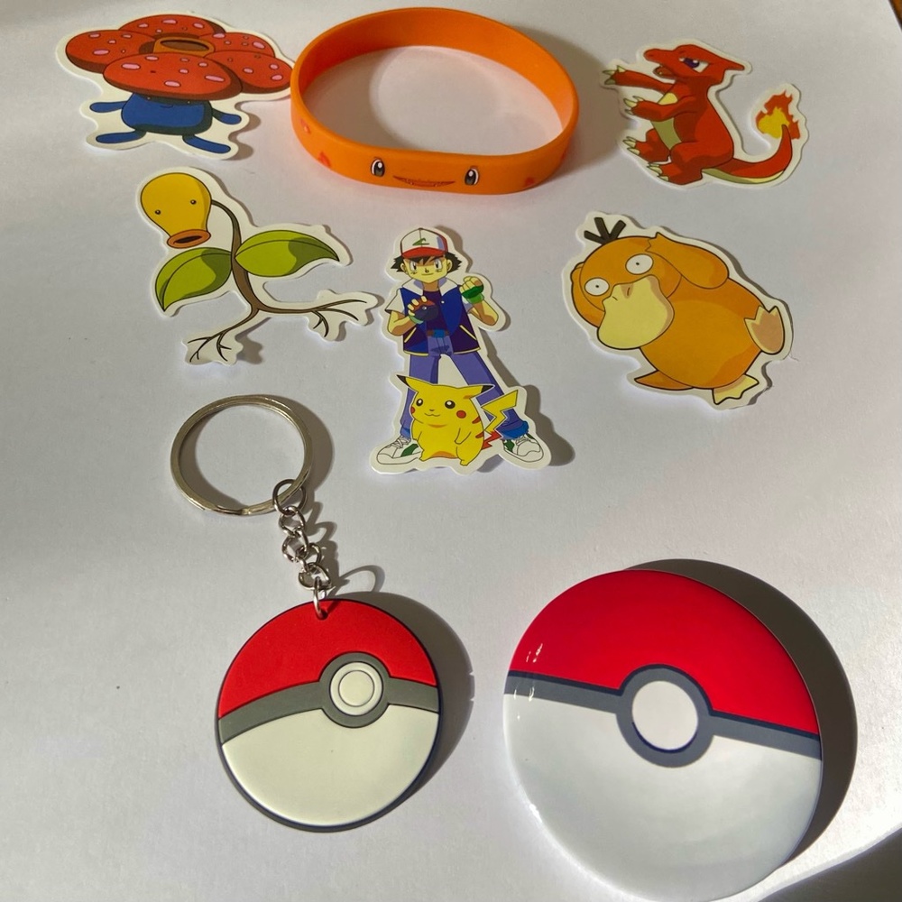 Lot of 8pc Pokemon Collectibles. (J)